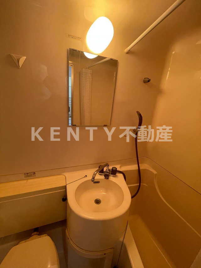 洗面設備　明るい洗面所です