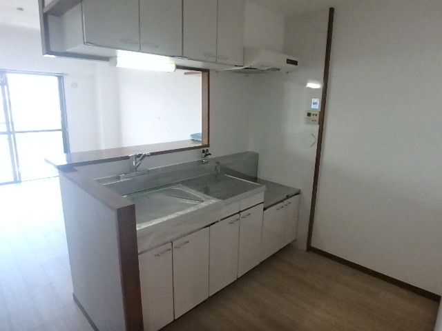 キッチン　システムキッチンに交換済