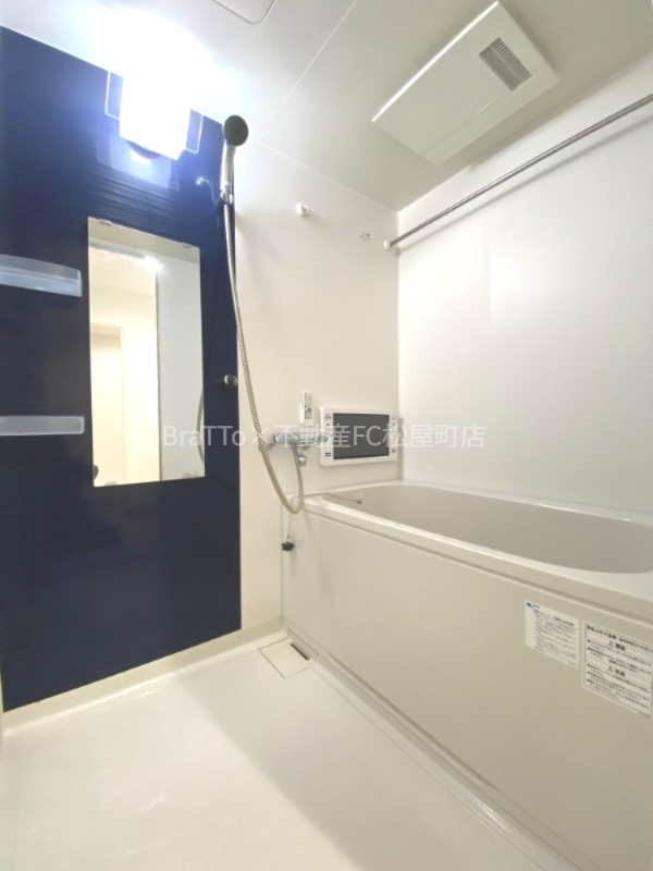 バス・シャワールーム　バス（浴室乾燥機・浴室ＴＶ付）