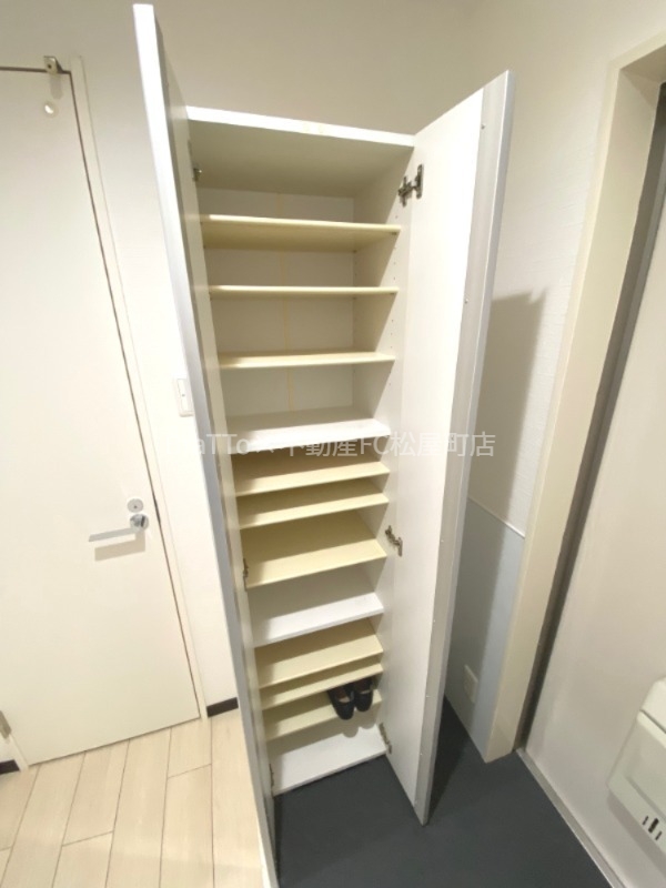 玄関　収納（シューズボックス）