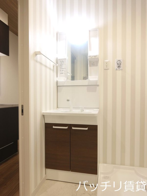 洗面設備　別号室写真の為、現況を優先致します。