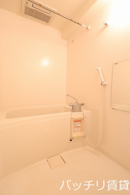 バス・シャワールーム　別部屋写真の為、現状を優先いたします。
