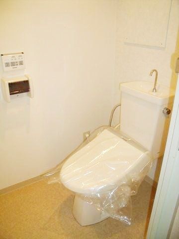 トイレ　温水洗浄便座付きトイレ