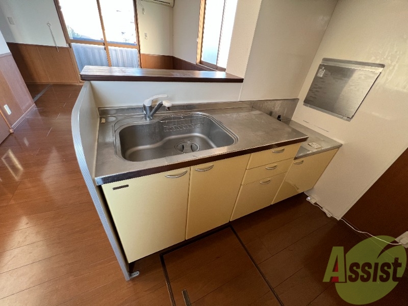 キッチン　キッチンは作業台もあり広めなので使いやすそうですね。