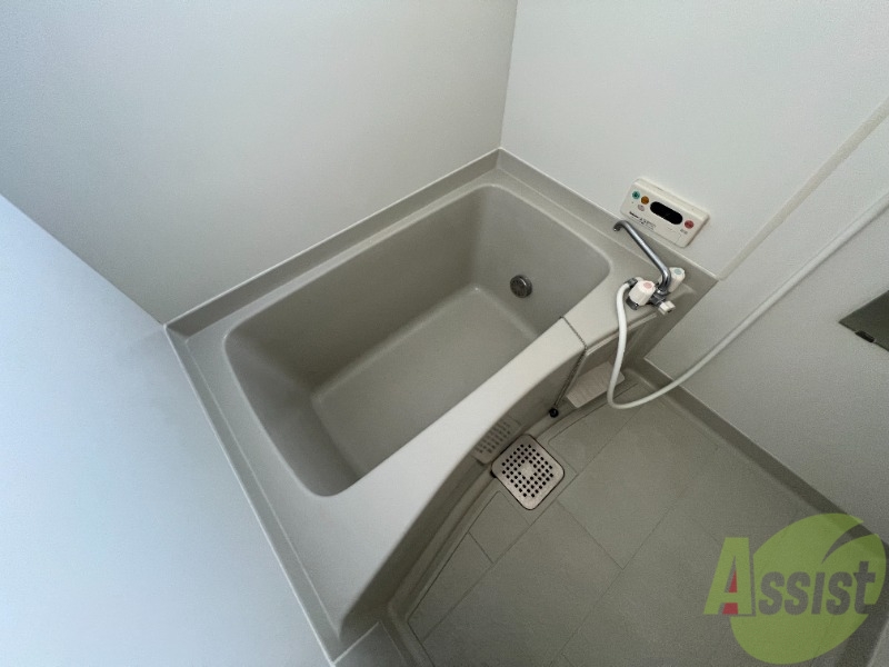 バス・シャワールーム　浴室は狭すぎず、シャワーも浴びやすそうです。