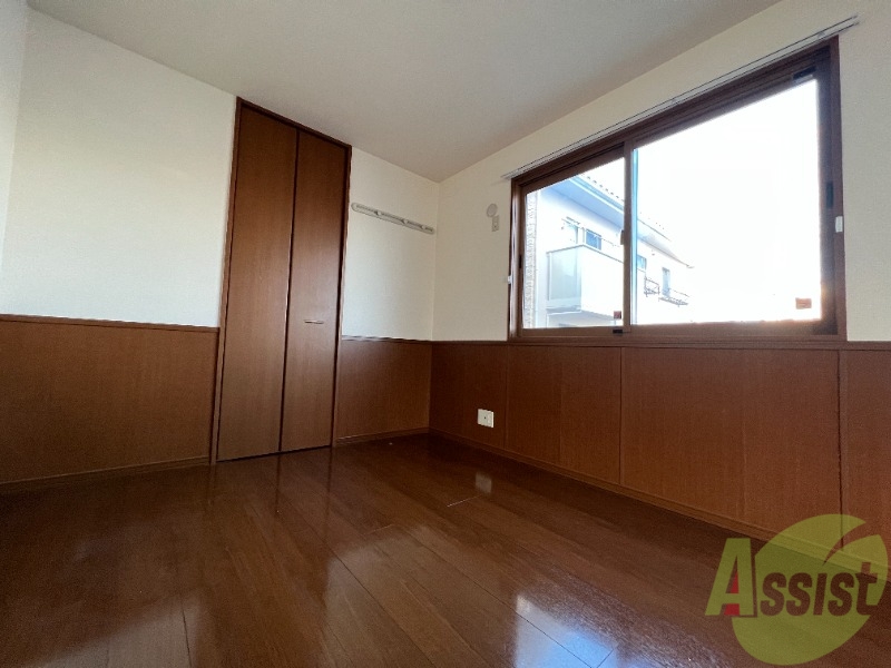 その他部屋・スペース　寝室になりそうな洋室です。シンプルで落ち着きますね。