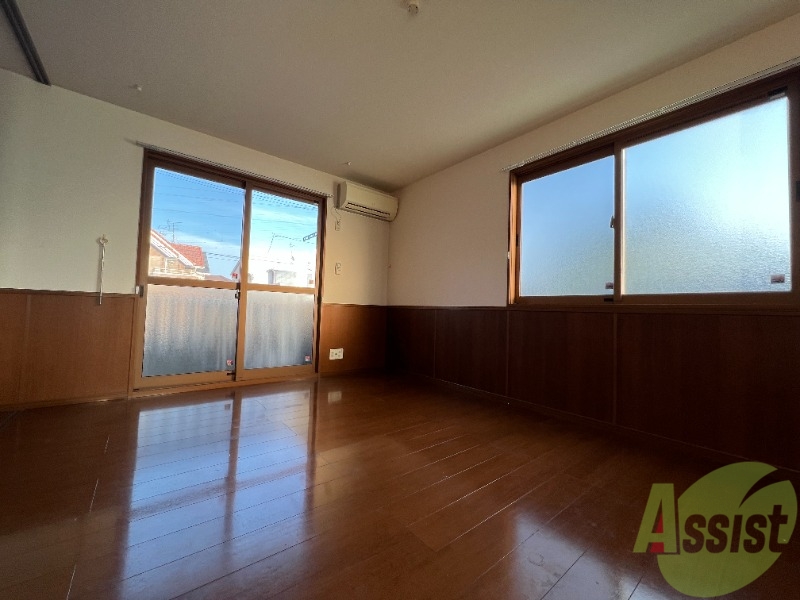 居室・リビング　広くてきれいなＬＤＫが広がっていて居心地が良さそうですね。