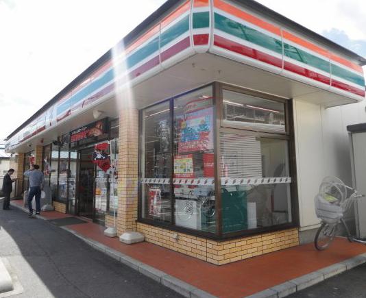 コンビニ　セブンイレブン 戸田笹目中学校前店（コンビニ）まで665m