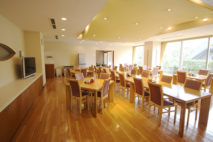 その他共有部分　食堂では食事だけでなく無料の飲み物もご提供。製氷機や電子レン