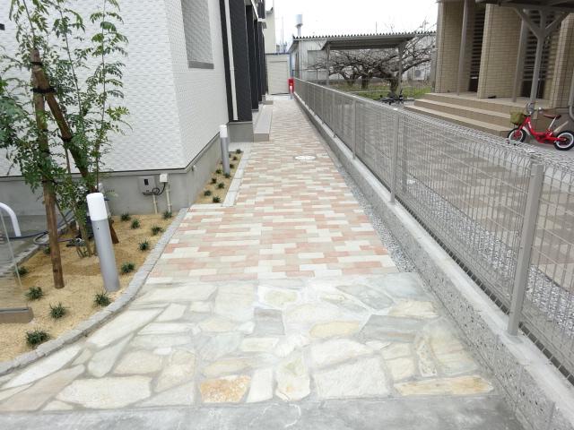 エントランス　外観写真（昼）