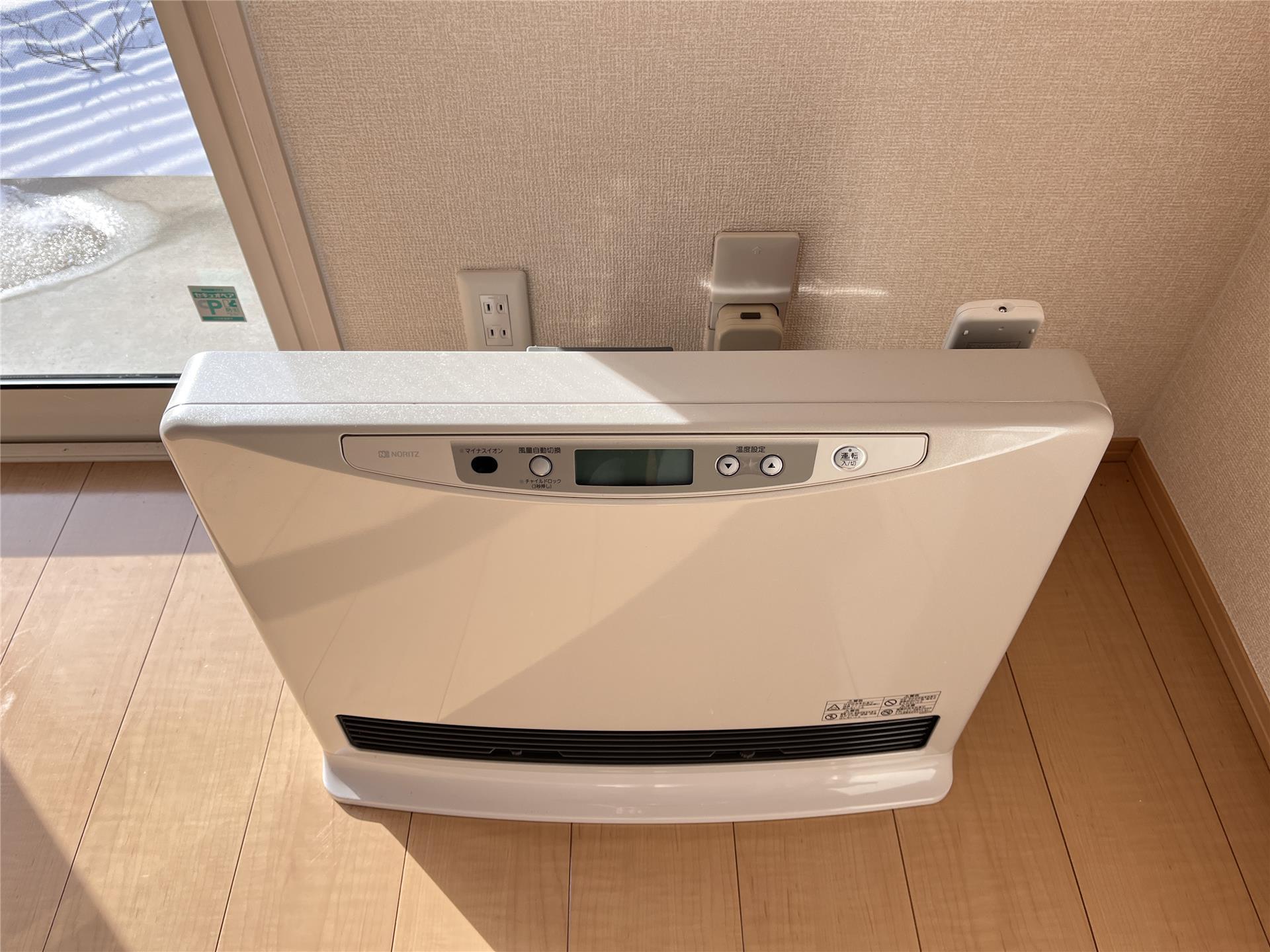 その他設備　温水ルームヒーター