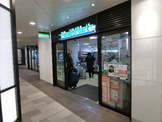 コンビニ　ファミリーマートエキア曳舟店（コンビニ）まで302m