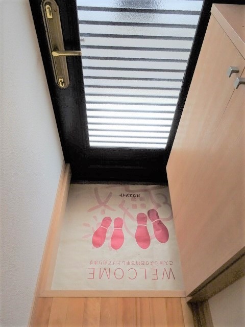 玄関　玄関※同タイプ参考写真