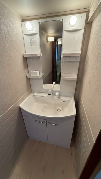 洗面設備　スペースが確保できる洗面所です