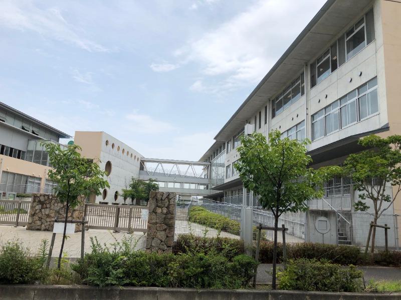 中学校　高松第一中学校（中学校）まで1175m