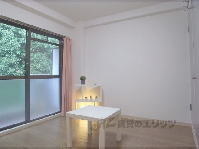 居室・リビング　洋室