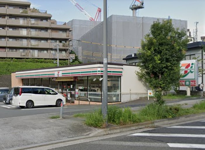 コンビニ　セブンイレブン（コンビニ）まで1265m