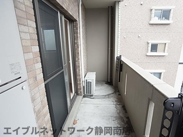 バルコニー　お洗濯にも便利なバルコニー付き