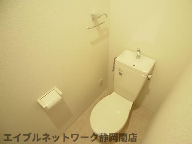 トイレ　清潔感のあるトイレです
