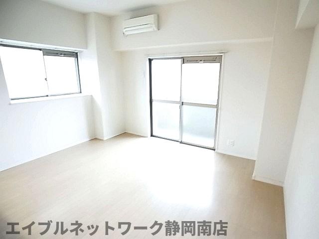 居室・リビング　居間です