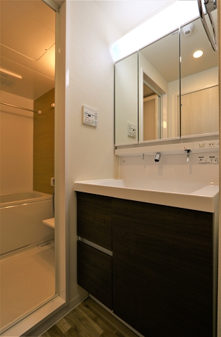 洗面設備　朝の支度はこちらで