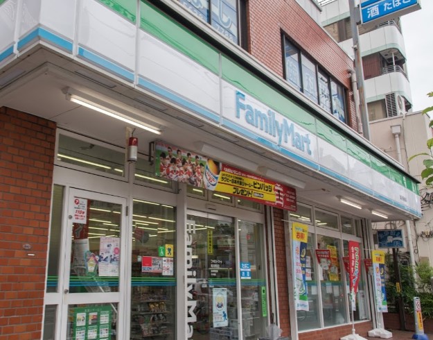 コンビニ　ファミリーマート菊川駅前店（コンビニ）まで360m