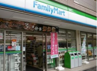 コンビニ　ファミリーマート 新宿税務署通り店（コンビニ）まで267m