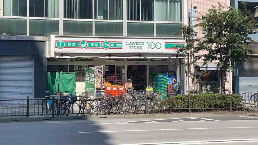コンビニ　ローソンストア１００（コンビニ）まで318m