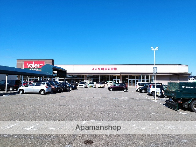 スーパー　バロー松任店（スーパー）まで546m