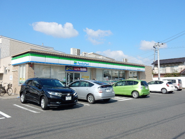 コンビニ　ファミリーマート平井５丁目店（コンビニ）まで550m
