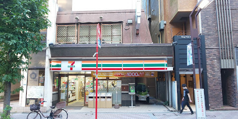 コンビニ　セブン－イレブン港区麻布十番２丁目店（コンビニ）まで82m