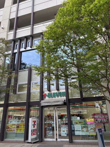 コンビニ　セブンイレブン月島駅前店（コンビニ）まで180m