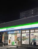 コンビニ　ファミリーマート 北区浮間三丁目店（コンビニ）まで1306m