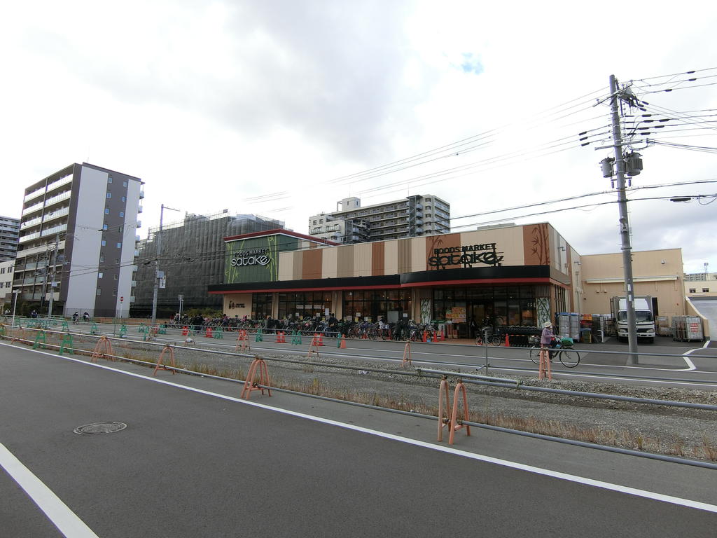 スーパー　Foods　Market　satake新大阪店（スーパー）まで242m