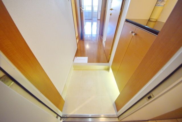 玄関　タウンハウジング府中店まで