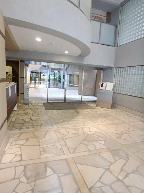 エントランス　タウンハウジング府中店まで