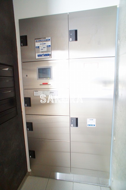 その他共有部分　外出の多い方でも安心の宅配ボックス付き♪