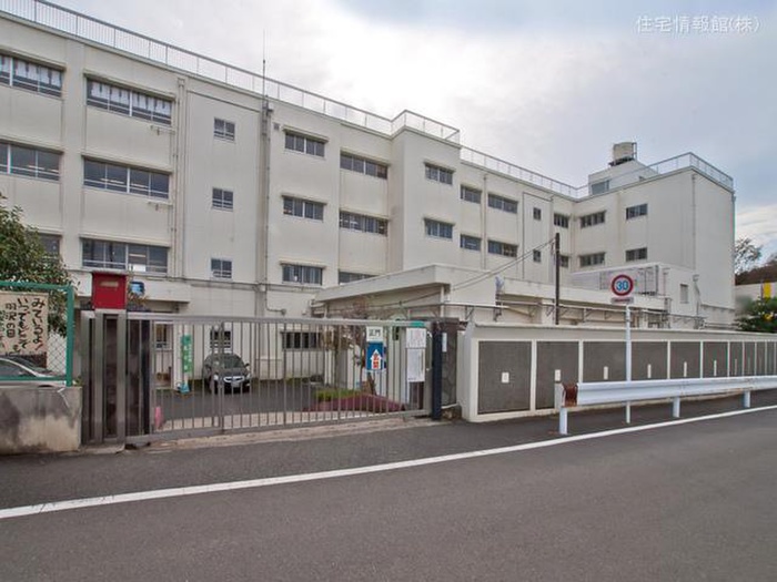 中学校　横浜市立菅田中学校（中学校）まで228m
