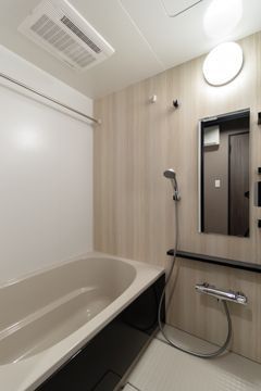 バス・シャワールーム　Ｂ・Ｔ別　追焚機能　浴室乾燥機