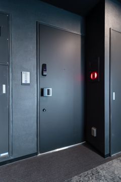 玄関　■モニタ付インターホン■シューズクローゼット■ダウンライト