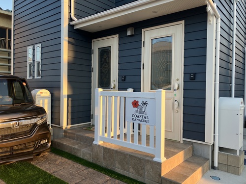 玄関　外から見た玄関　※2026年3月撮影の写真