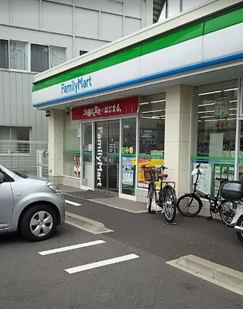 コンビニ　ファミリーマート本駒込二丁目店（コンビニ）まで242m