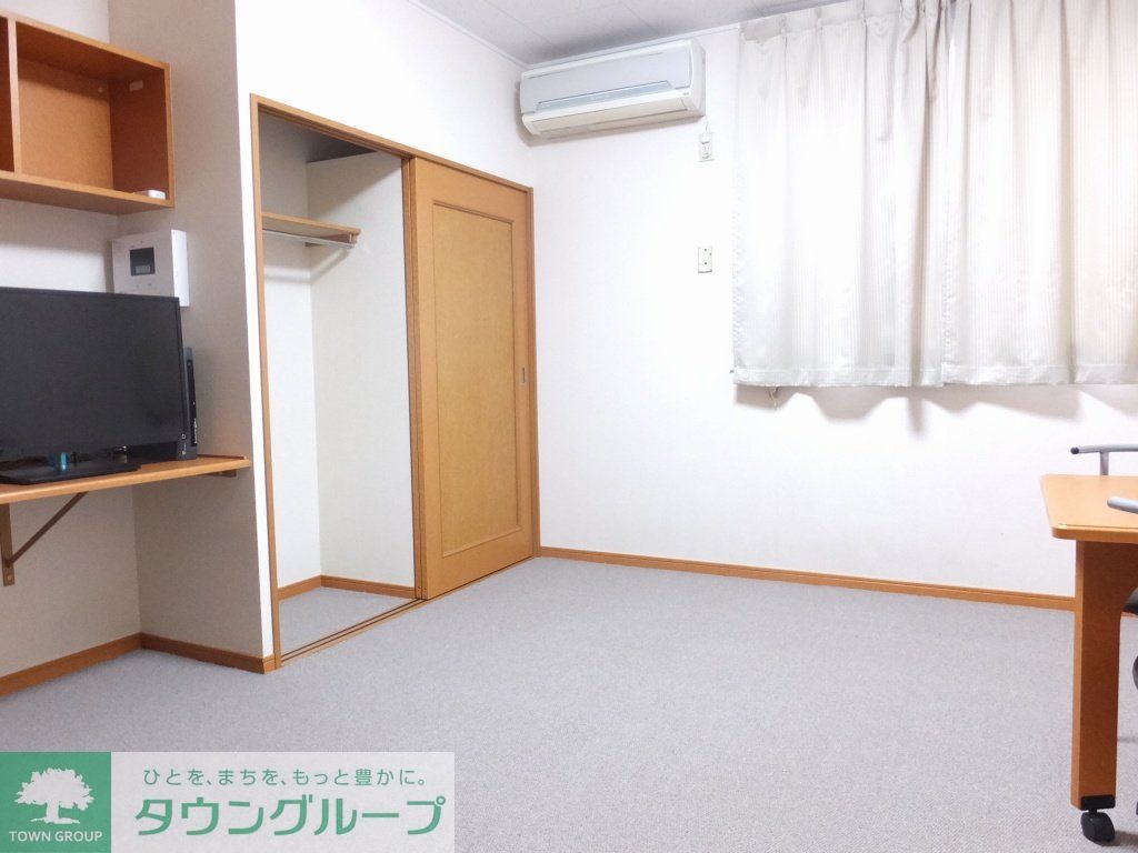 居室・リビング　家具家電設置済みのお部屋です。