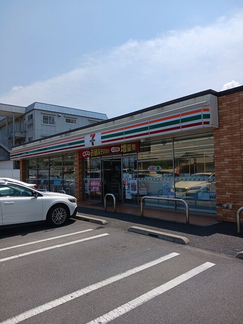 コンビニ　セブンイレブン（コンビニ）まで184m