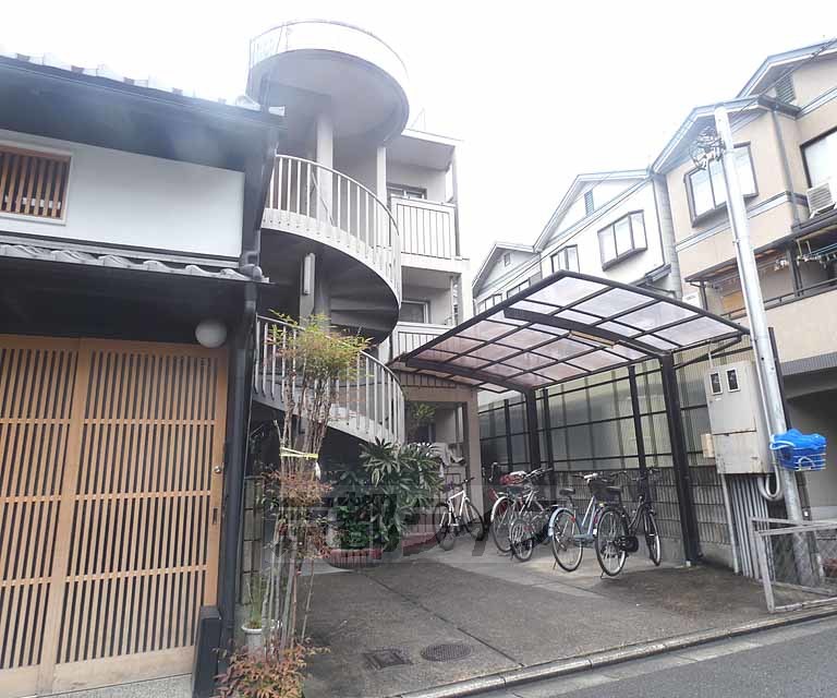 その他共有部分　建物入り口です。