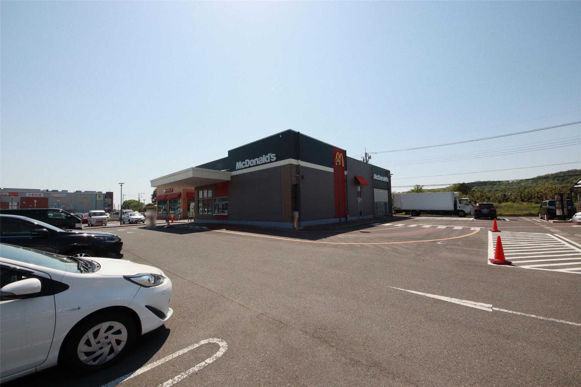 飲食店　マクドナルドアシコタウンあしかが店（飲食店）まで734m