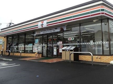 コンビニ　セブンイレブン伊奈栄６丁目店（コンビニ）まで600m