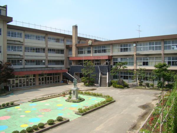 小学校　高岡市立博労小学校（小学校）まで400m