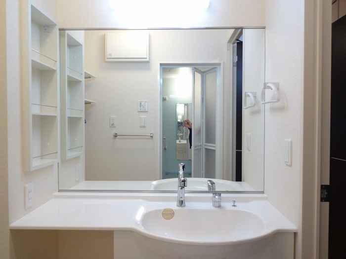 洗面設備　コンパクトで使いやすい洗面所