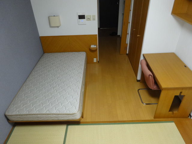 その他　書斎にどうですか　ベット、デスク　あります